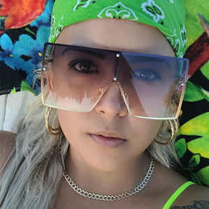 Meet your Posher, Danay